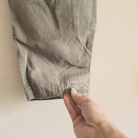 RE/DONE Originals, Distressed Cargo Pant, Army Green, Size 28 - Picture 12 of 15